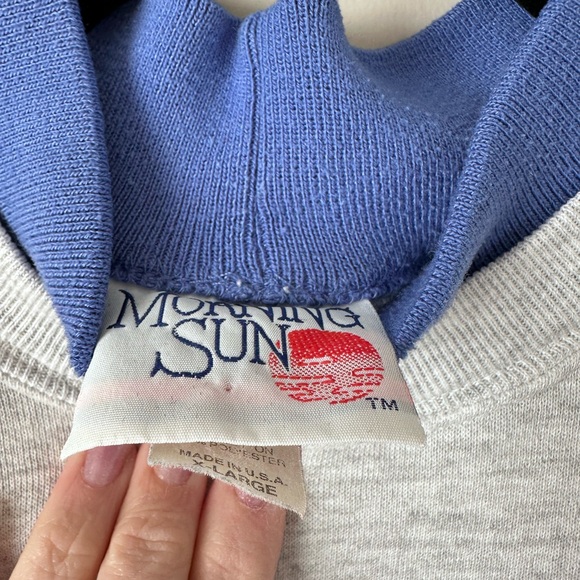 Vintage Women’s Sweatshirt - Winter Cottagecore 90’s Sweatshirt - Picture 6 of 7